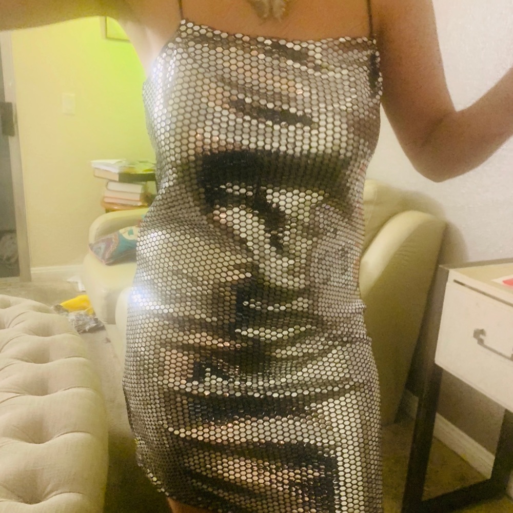 Dress - Picture 4 of 7